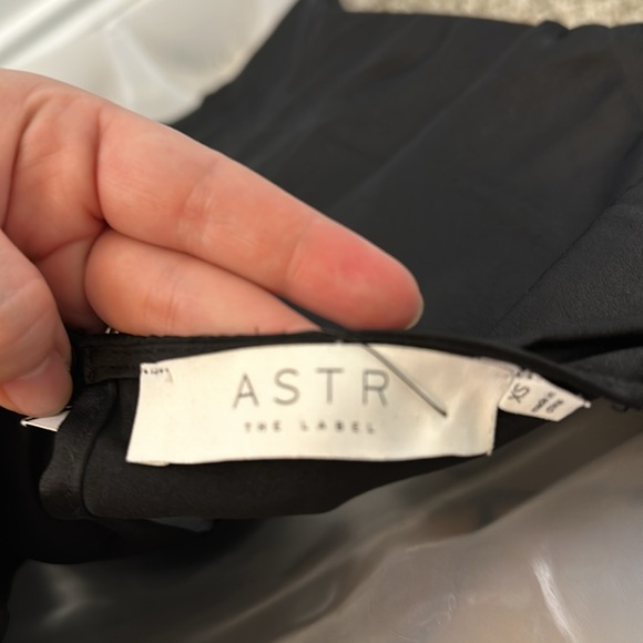 ASTR THE LABEL  Black Keyhole Cutout Top Size X-small NWT - Picture 13 of 13